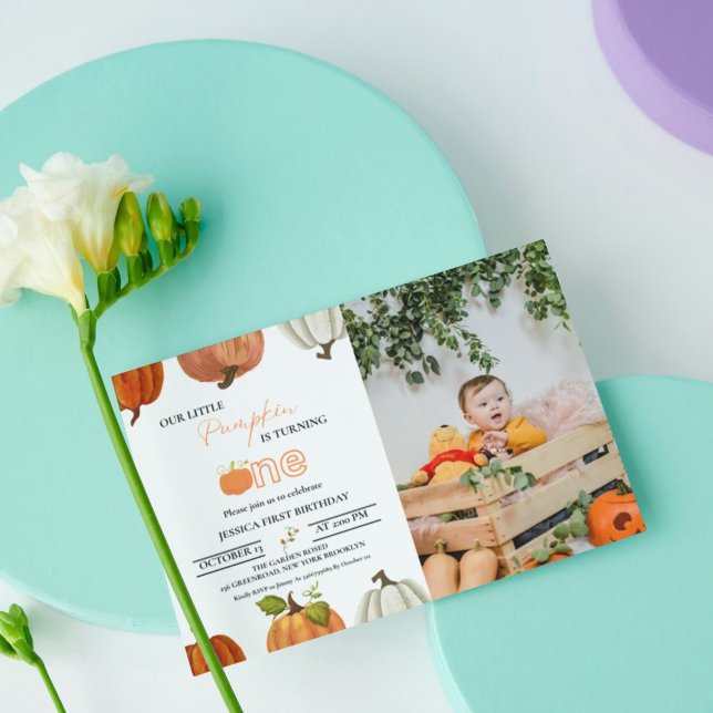 Lägg av vår lilla pumpa som fyller en första födel inbjudningar (Skapare uppladdad)