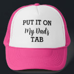 Lägg den på min Pappa Tab Funny Anpassningsbar Keps<br><div class="desc">"Lägg det på min Pappa Tab" Denna fras fångar humor och spontanitet i familjeförhållanden. Den återspeglar den försiktiga tilltron till pappa under ekonomiska stunder eller bekväma tider, skapar det en perfekt att lägga en lekfull hand på kläder eller tillbehör, antingen som gåva till pappa eller som en öga-fångstande biet i...</div>