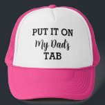 Lägg den på min Pappa Tab Funny Anpassningsbar Keps<br><div class="desc">"Lägg det på min Pappa Tab" Denna fras fångar humor och spontanitet i familjeförhållanden. Den återspeglar den försiktiga tilltron till pappa under ekonomiska stunder eller bekväma tider, skapar det en perfekt att lägga en lekfull hand på kläder eller tillbehör, antingen som gåva till pappa eller som en öga-fångstande biet i...</div>