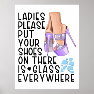 Lägg dina skor på damen där det finns glas överall poster