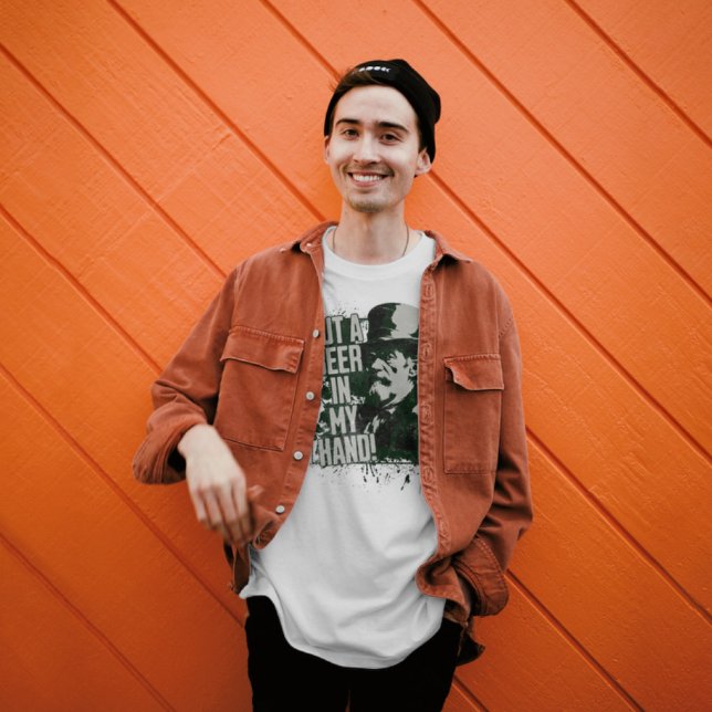 "Lägg en öl i handen" St. Patrick's Day T Shirt (Skapare uppladdad)