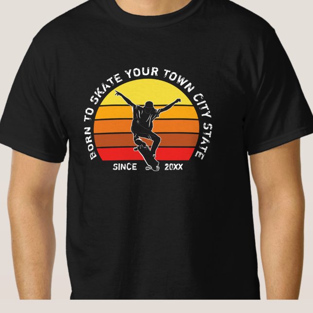 Lägg till årstext för din egen ort - född att skäm t shirt (Skapare uppladdad)