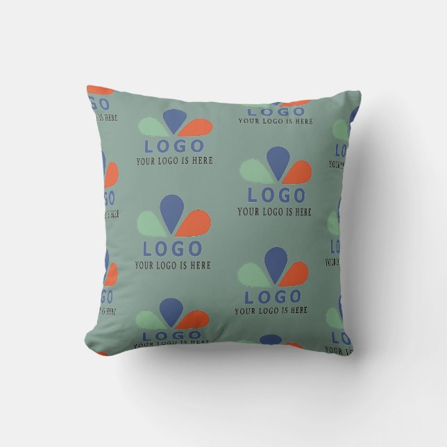 LÄGG TILL DIN EGEN LOGOTYP. DEKORATIV KUDDE (Framsida)