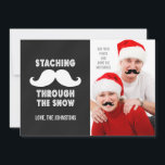 Lägg till din Mustacher-fantastiska fotojul Julkort<br><div class="desc">LÄGG TILL DESSA RETRO-MUSTACHER TILL DIN EGEN HELGDAG-FOTO MED DET HÄR FUNNY MUSTACHE-ANPASSADET JULHÄLSNINGAR KORT. VÄLJ BARA "ANPASSA DEN" FÖR ATT FLYTTA MUSTACHER RUNT FÖR ATT ANPASSA DIN FOTO ELLER DUPLICAT FÖR ATT LÄGGA TILL MER MUSTACHER FÖR FLER MÄNNISKOR. DETTA ÄR DEFINITIVT EN "SKAPA DIN EGEN" MALL FÖR HELT UNIKA...</div>