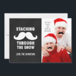 Lägg till din Mustacher-fantastiska fotojul Julkort<br><div class="desc">LÄGG TILL DESSA RETRO-MUSTACHER TILL DIN EGEN HELGDAG-FOTO MED DET HÄR FUNNY MUSTACHE-ANPASSADET JULHÄLSNINGAR KORT. VÄLJ BARA "ANPASSA DEN" FÖR ATT FLYTTA MUSTACHER RUNT FÖR ATT ANPASSA DIN FOTO ELLER DUPLICAT FÖR ATT LÄGGA TILL MER MUSTACHER FÖR FLER MÄNNISKOR. DETTA ÄR DEFINITIVT EN "SKAPA DIN EGEN" MALL FÖR HELT UNIKA...</div>