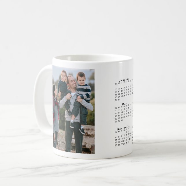 Lägg till din Photo Anpassningsbar 2022-kalender Kaffemugg (Framsida vänster)