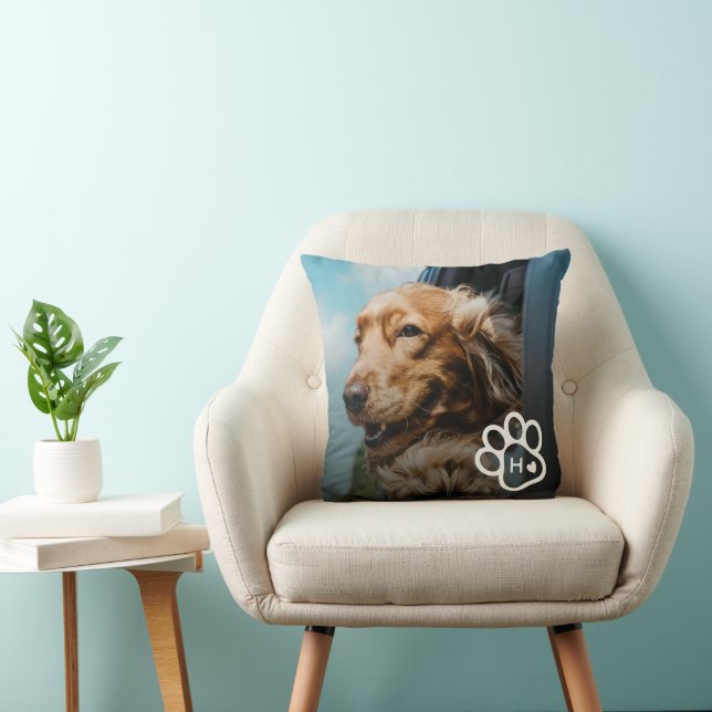 Lägg till eget fotodjur Monogram Kudde (Stol)