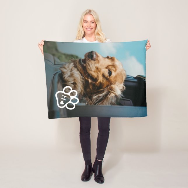 Lägg till eget fotodjurhusdjursmonogram fleecefilt (På plats)
