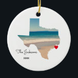 Lägg till fotot för Texas Beach Resa Julgransprydnad Keramik<br><div class="desc">Lägg till ditt eget foto överst i karta-formen av delstaten Texas. Om det behövs kan du flytta fotot genom att välja alternativet för att avmaskera, flytta det lite och sedan maskera bilden till Texas-formen igen. Mitt foto togs under en väg resa till kusten. Du kan ändra färg, flytta eller ta...</div>