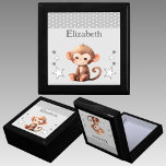 Lägg till namn grått keepsaké för att få fram ljud minnesask<br><div class="desc">Behåll Gift Box för barn. Anpassa med namn. Med en söt apa,  polka dots och stjärnor med färg grått och vitt.</div>