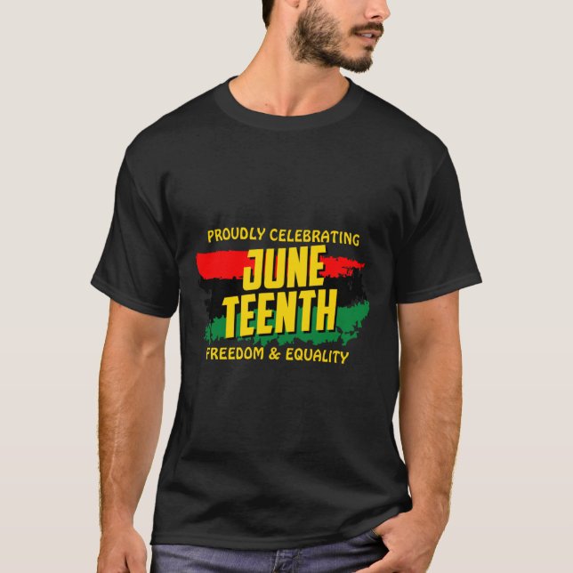 lägg till namn redigera text som firar junenth dom t shirt (Framsida)