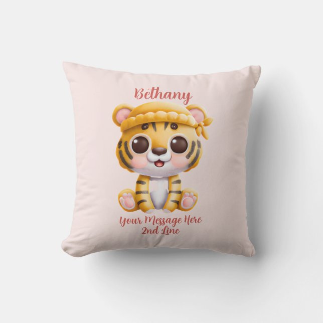 Lägg till namntext, baby tiger med hatt på rosa ba kudde (Framsida)