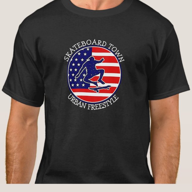 Lägg till stadstext Namn Skateboard USA flagga T Shirt (Skapare uppladdad)