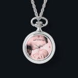 Lägg till UR Photo Silver eWatch Necklace Armbandsur<br><div class="desc">Det här dammhalsbandet i silver är redot för din egen anpassning med ett speciellt bild. Gör en perfekt till vilken kvinna som helst.</div>