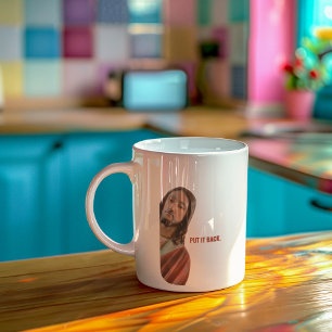 Lägg tillbaka den roliga Jesus mot vit bakgrund Kaffemugg