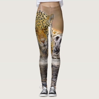 Lägga benen på ryggen för häfteCheetahtryck Leggings