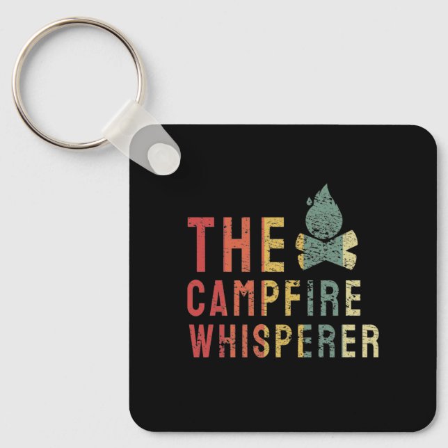 Lägger eld - Campfire Whisperer Nyckelring (Framsida)