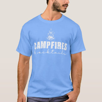 Lägger eld på cocktails Roligt campingliv äventyr T Shirt