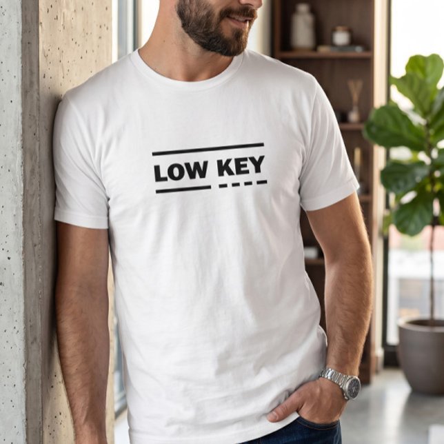 Lågklintensiv minimalistisk herrgrafisk t-shirt |  (Skapare uppladdad)