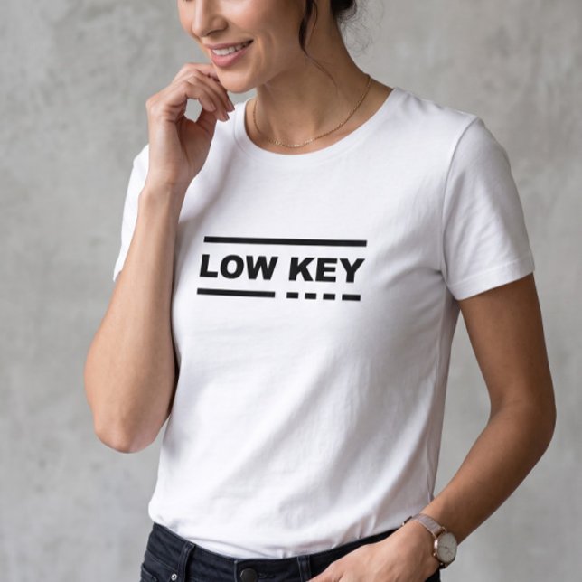 Lågklintensiv minimalistisk logotyp T-shirt | Ren (Skapare uppladdad)