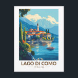 Lago di Como Italia Lombardia Travel Art Vintage Vykort<br><div class="desc">Sjö Como-vektorkonsdesign. Sjö Como,  som ligger i den norra Italiens Lombardiet,  är en storskalig region som är känd för sin dramatiska miljö och som står mot Alpernornas fotfäste.</div>
