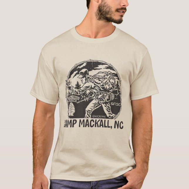 "Lägret Mackall" - den långa fliken - bekläda T Shirt (Framsida)