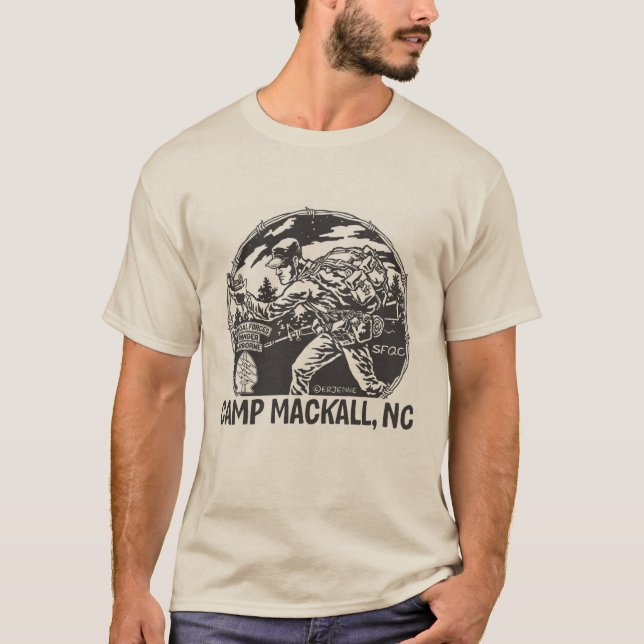 "Lägret Mackall" - den trefaldiga canopyen - T Shirt (Framsida)