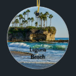 Laguna Beach 2 sid Julgransprydnad Keramik<br><div class="desc">Laguna Beach i Orange County är en av de mest populära stränderna i södra Kalifornien. Den här lilla kupan ligger lite norr om Main Beach Laguna,  som heter Crescent Bay. Här tittar du vid två punkter på dagen och två Sten Point i skymningen.</div>