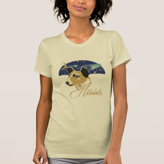 Laika förföljer först i utrymme tee shirt (Framsida)