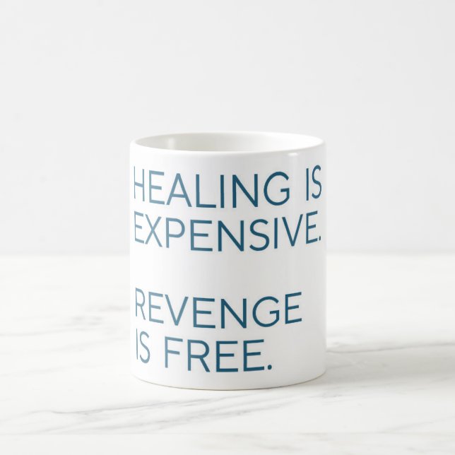 Läka är dyrt, Hämnd är gratis - Rolig Mugg (Center)
