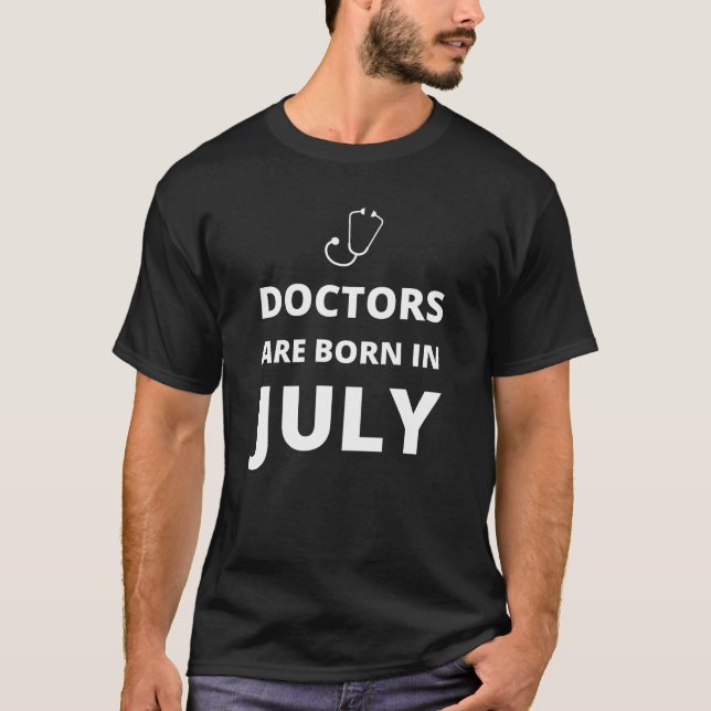 Läkare är född i juli t shirt (Framsida)