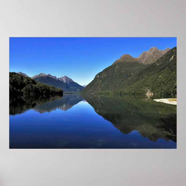 Lake Gunn Mirror Poster (Framsidan)