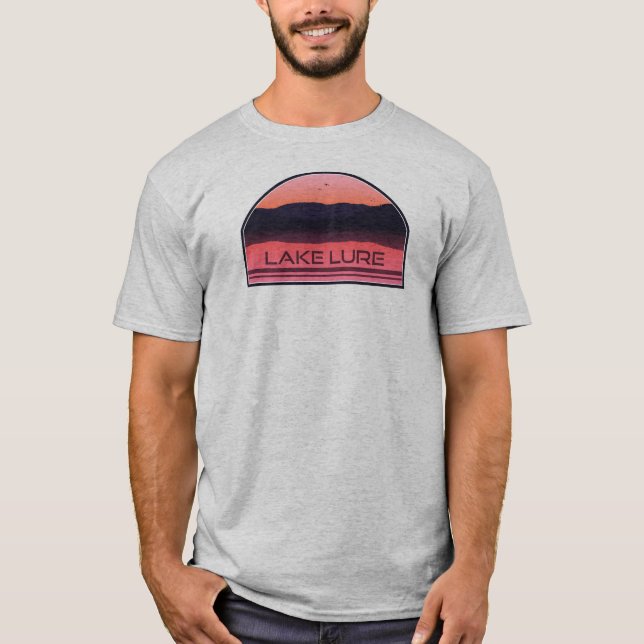 Lake Lure North Carolina Red Sunrise T Shirt (Framsida)