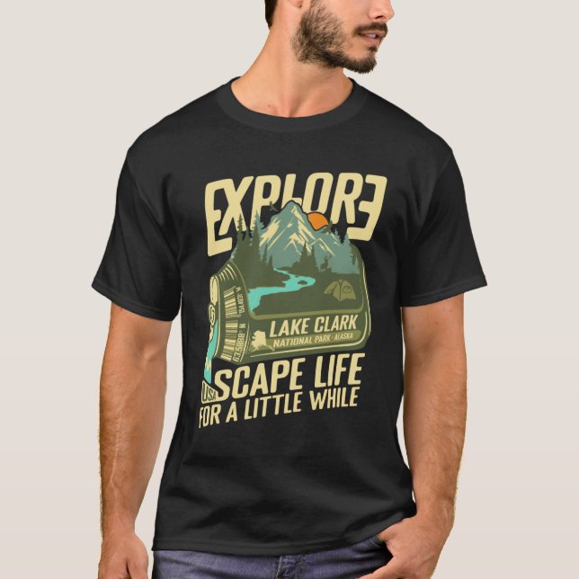 Lake National Park Alaska Live Love Camp Retro In  T Shirt (Framsida)