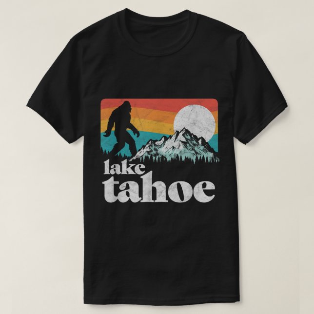 Lake Tahoe Bigfoot Retro Mountain Design T Shirt (Design framsida)