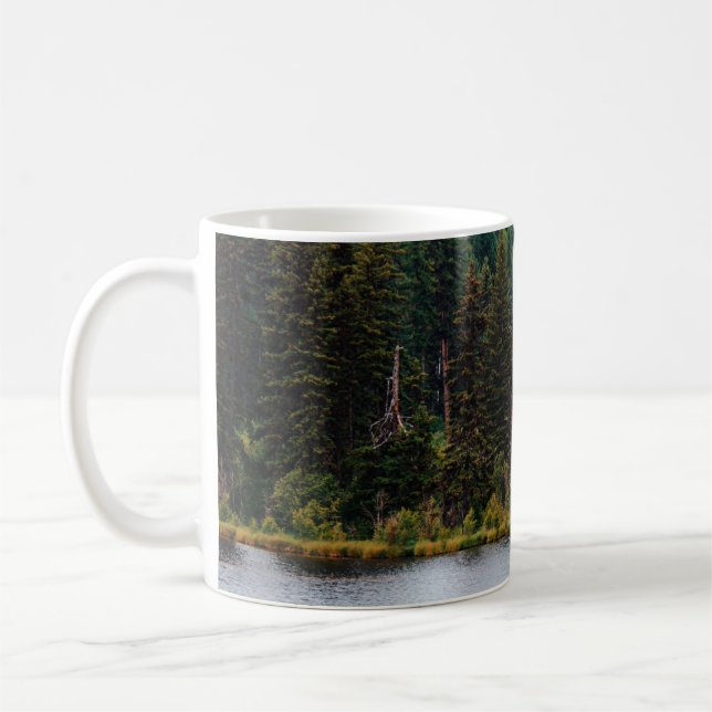LAKE WITH TREES ON SIDES KAFFEMUGG (Vänster)