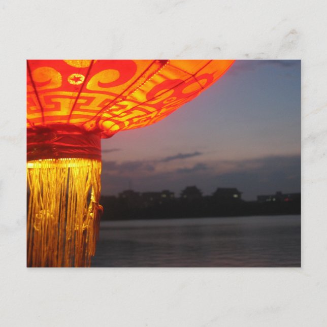 Lakeside Lantern Vykort (Framsida)