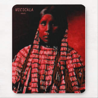 Lakhotah-tjejen i en tipi musmatta