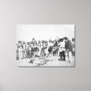 Lakota indier som flår nötkreatur, fotograferar canvastryck