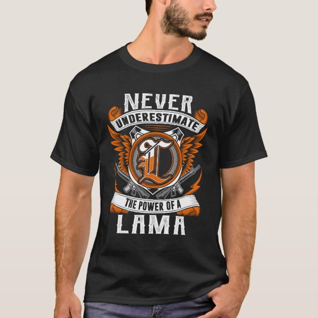 LAMA - Underskatta aldrig Personlig T Shirt (Framsida)