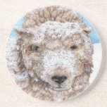 Lamb i Snö-sandsten underlägg<br><div class="desc">Patientlamm som väntar på frukost på gården i en snöstorm</div>
