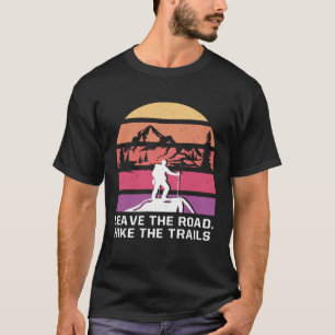 Lämna av vägen Höjda bergssockeln i Trails Camping T Shirt
