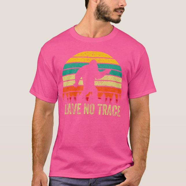 Lämna No Trace Bigfoot Hiking Camping T Shirt (Framsida)