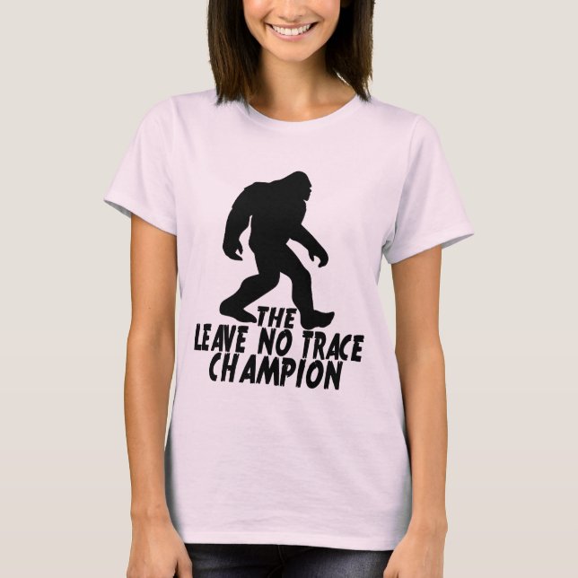 Lämnan No Trace Champion Funny Bigfoot T Shirt (Framsida)