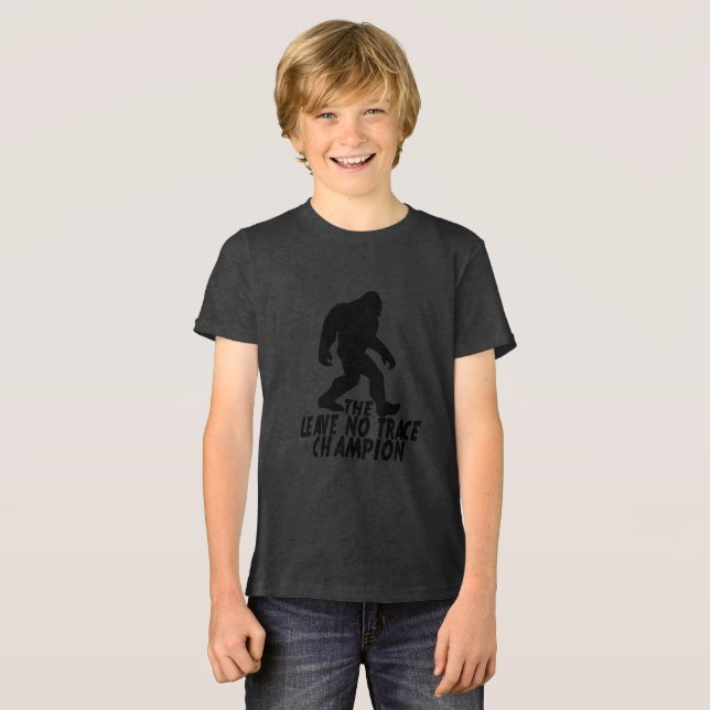 Lämnan No Trace Champion Funny Bigfoot T Shirt (Framsida Full)
