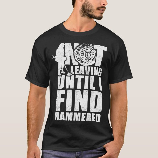 Lämnar inte förrän jag upptäcker metall som hammer t shirt (Framsida)