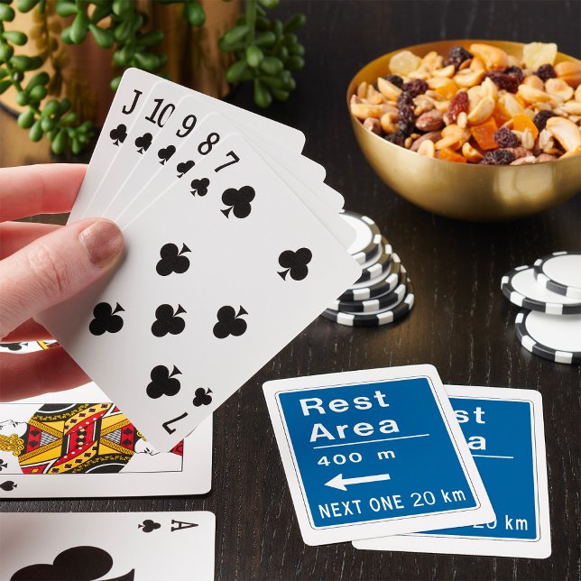 Lämnat vägskylt för viloområde 400 m casinokort (Skapare uppladdad)
