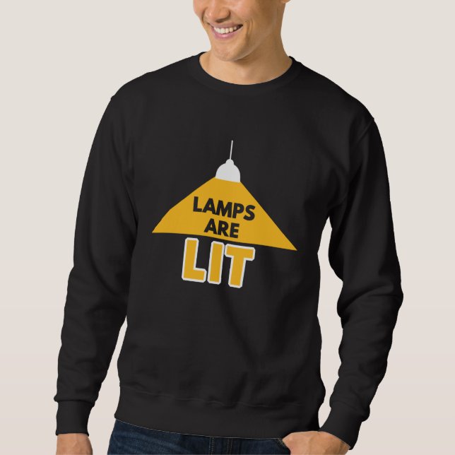 Lampor Är Tända Lampor Puns Dekoration Lång Ärmad Tröja (Framsida)