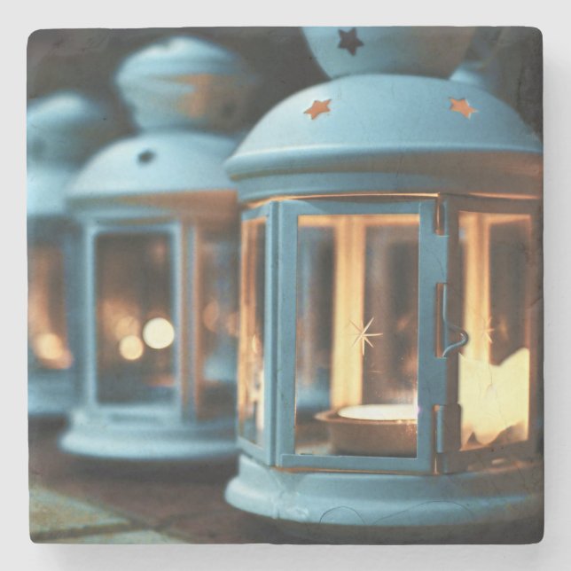 Lampor, lanternor och ljus stenunderlägg (Framsidan)