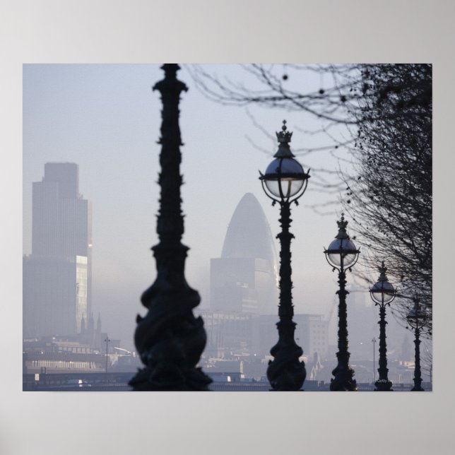 Lampposts by River Thames Poster (Framsidan)